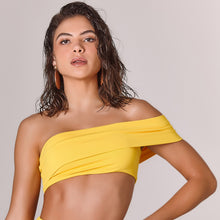 Load image into Gallery viewer, Model Front: Empress Top Top Biquini Off Shoulder Amarelo