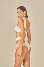 Load image into Gallery viewer, Model Back: Empress Set Set Offwhite Sloane
