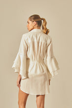 Load image into Gallery viewer, Model Back: Empress Shirtdress Offwhite Camisa Claire
